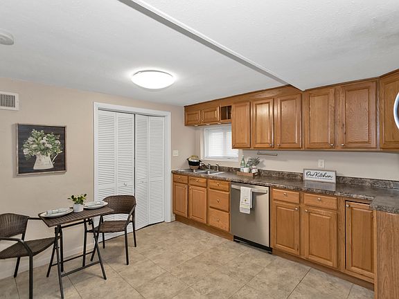 2nd image of 139 Oak Dr