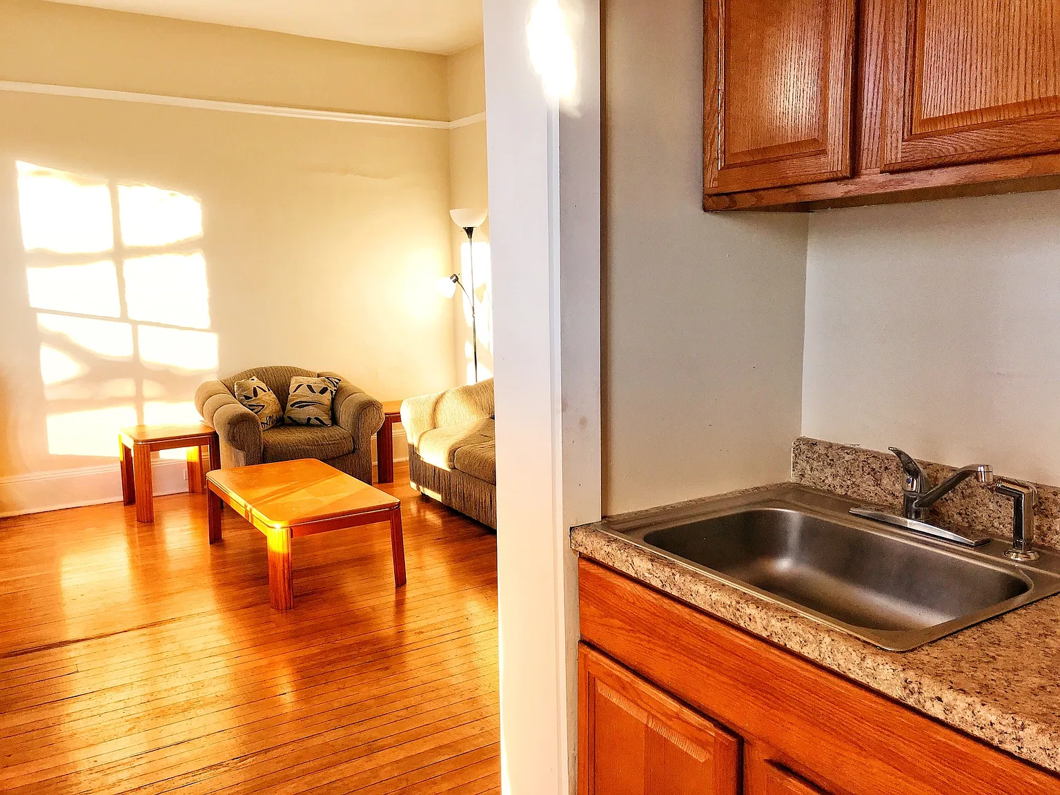 Sunny 1BR Apartment Close to Cornell. Furnished. January 1st move in. Flexible lease. — Photo 4