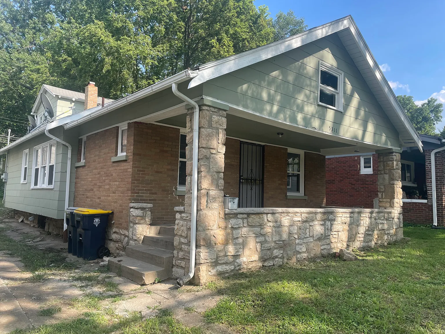 3 bed, 1324 sqft, $1,295 — Photo 2