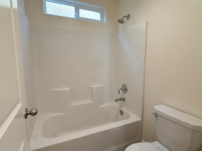 827 Fir St W — Photo 33