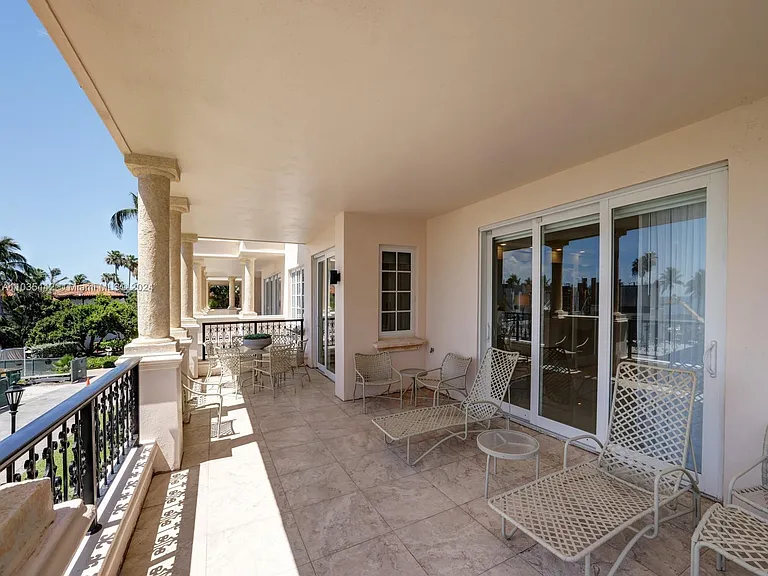 19223 Fisher Island Dr #19223 — Photo 37