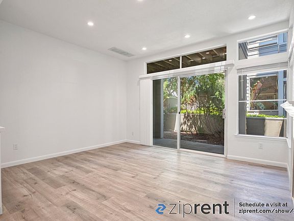 3rd image of 1660 Parkview Green Cir
