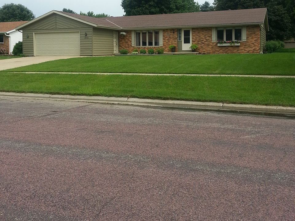 1st image of 1340 Maplewood Dr
