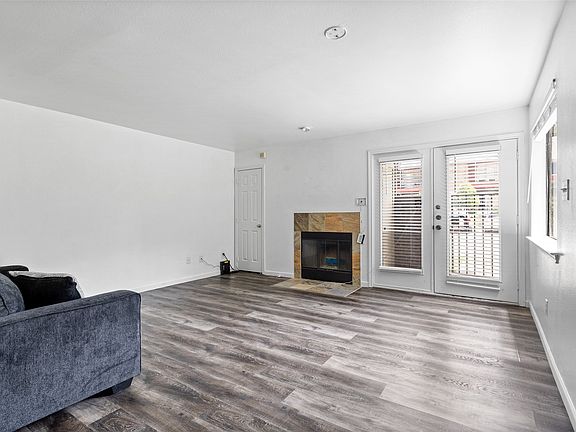 4th image of 9831 Walnut St #113