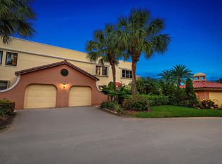 54 Uno Lago Dr, Juno Beach, FL 33408