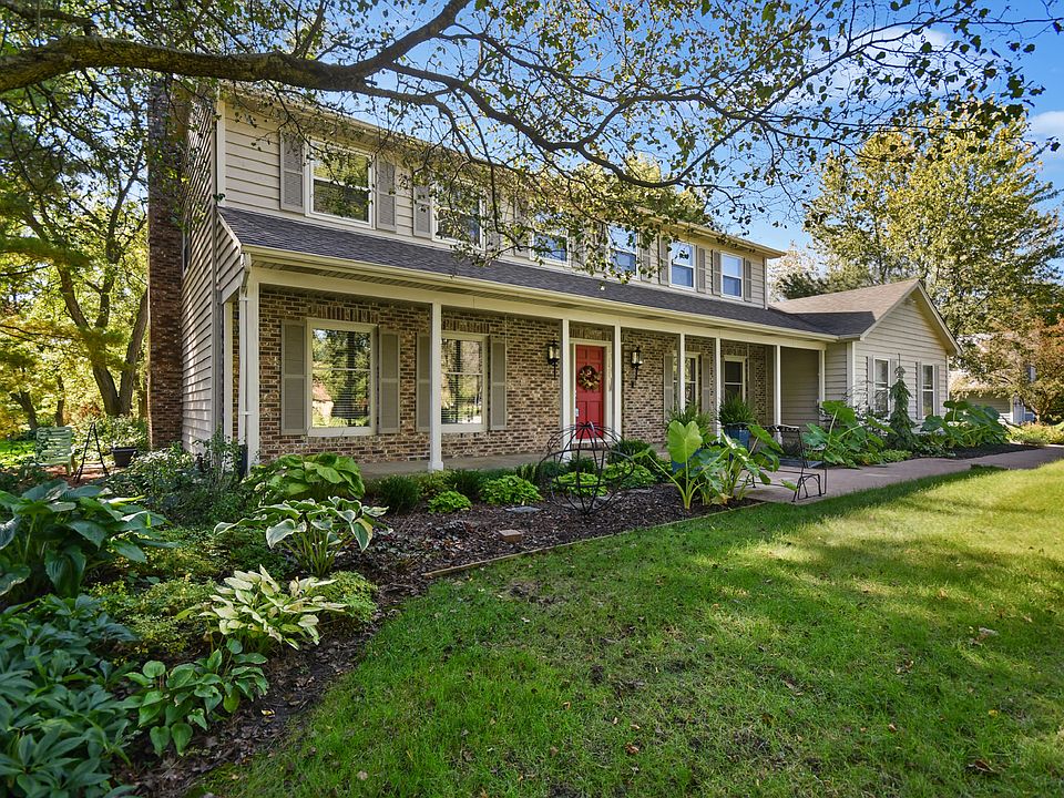 1st image of 35W915 Fieldcrest Dr