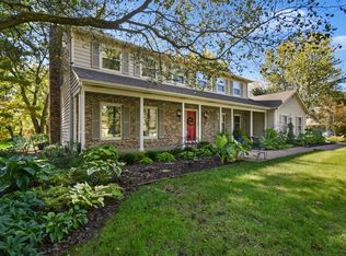 35W915 Fieldcrest Dr, Saint Charles, IL 60175