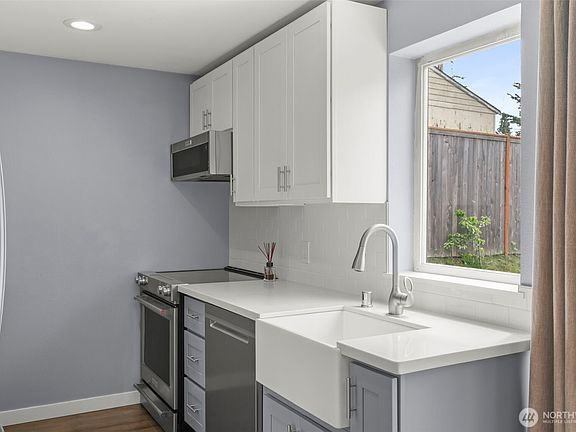 3rd image of 2052 E Wright Avenue