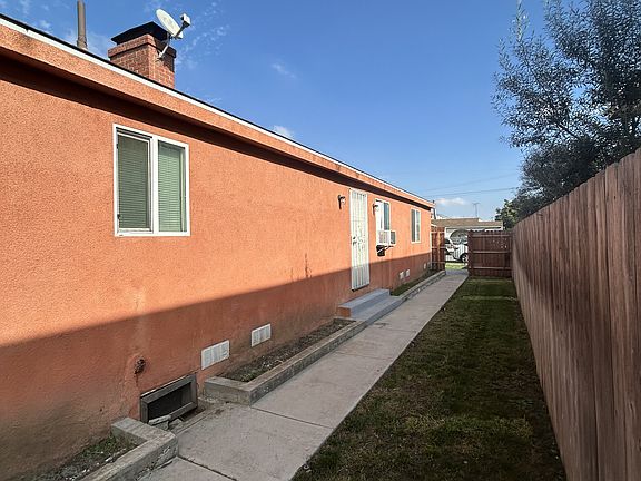 4th image of 11507 Berendo Ave