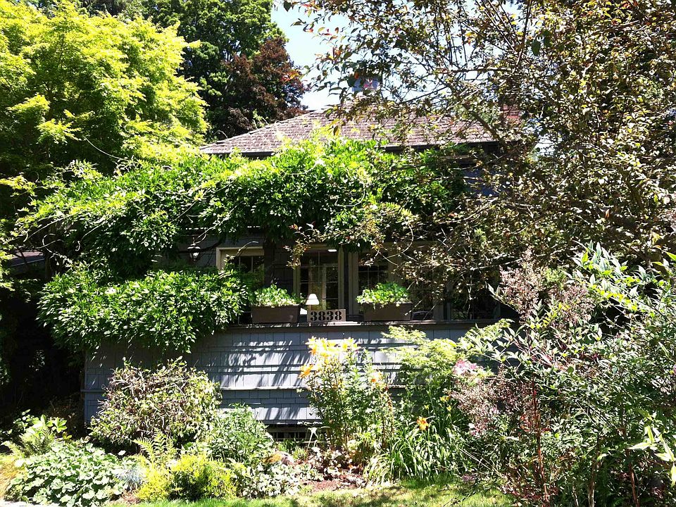 2nd image of 3838 Surber Dr NE