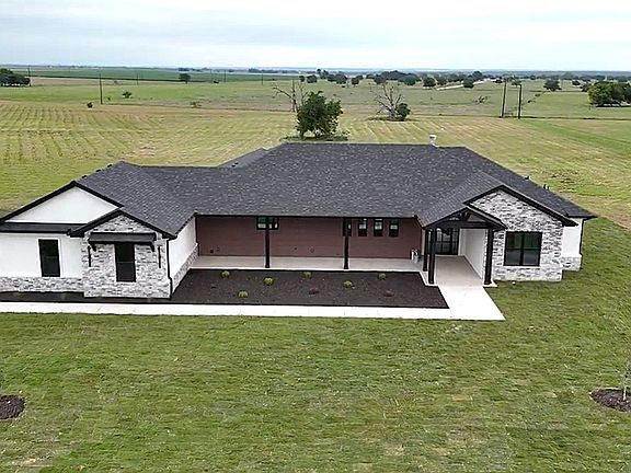 3rd image of 611 Willow Moon Ranch Rd