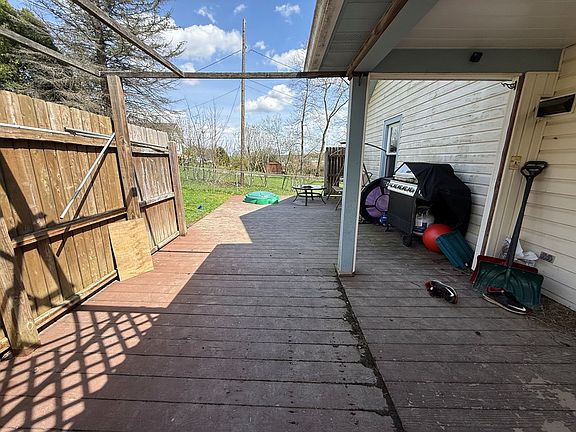 5th image of 1118 Old Mercer Rd