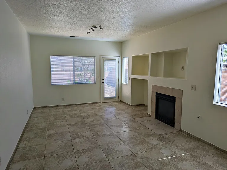 1008 Kiska St NW — Photo 7