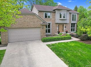 1663 Tacoma Dr, Rochester Hills, MI 48306