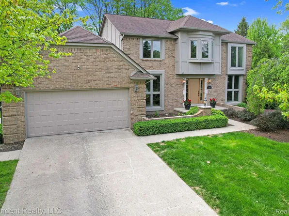 1663 Tacoma Dr, Rochester Hills, MI 48306