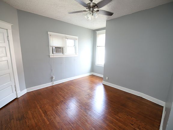 5th image of 920 Ash St #2