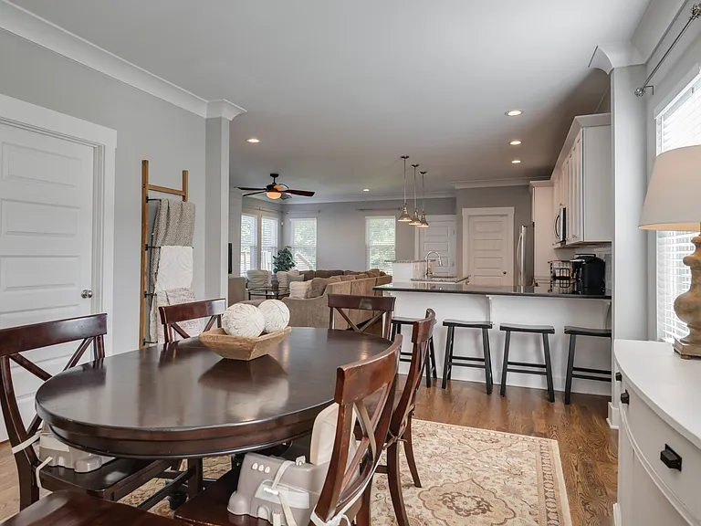 508 Morton Ave — Photo 8