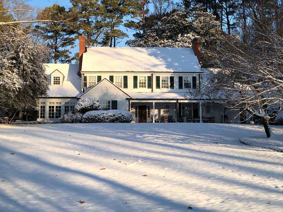 2nd image of 402 Kincaid Ave NW