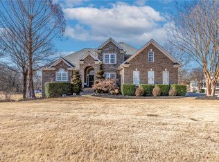255 Sandy Run Dr, Greer, SC 29651