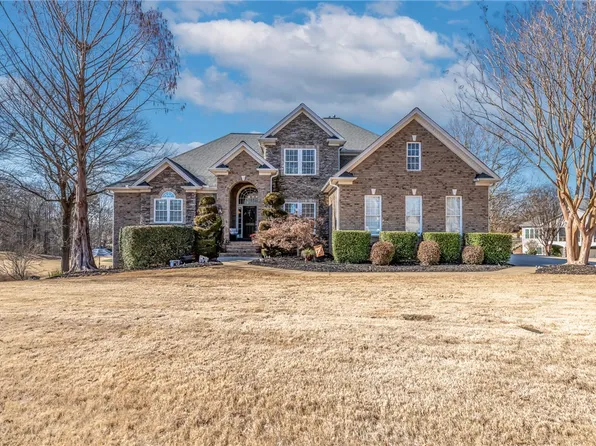 255 Sandy Run Dr, Greer, SC 29651
