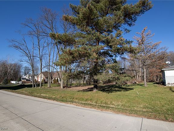 4th image of Bowman Dr