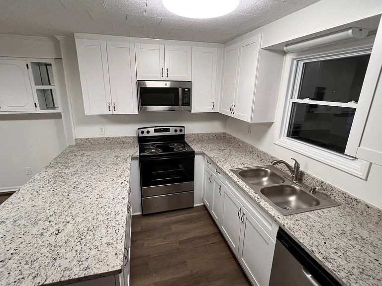 801 E Main St — Photo 6