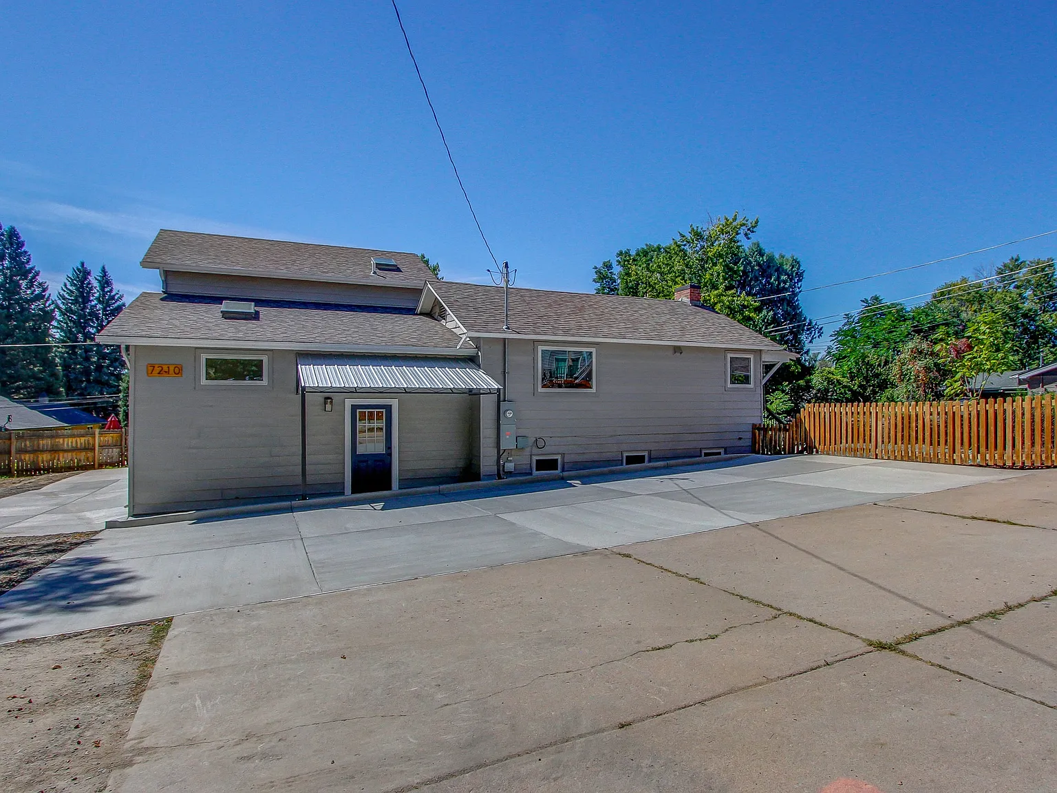 4 bed, 3.5 bath, 2200 sqft, $3,500 — Photo 4