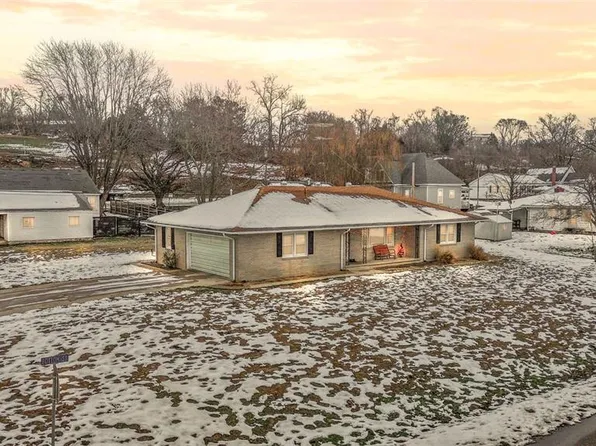 608 Bottom St, Pleasant Hill, IL 62366