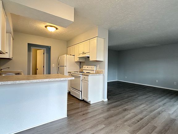 3rd image of 501-503 S Village Ct #6813B3871