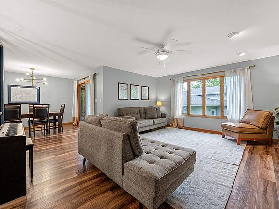 5th image of 541 Amhurst St