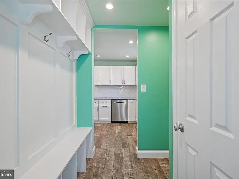 1156 Garfield Ave — Photo 12
