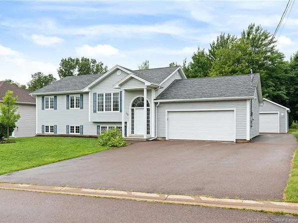 36 Pelagie St, Dieppe, NB E1A 7R7