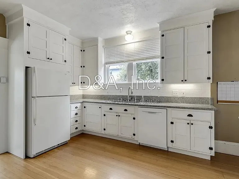 744 SW 14th St — Photo 7