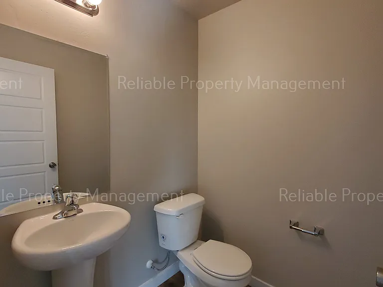 2015 Lawrence Ln #403 — Photo 6
