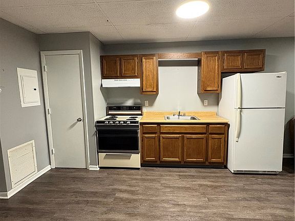2nd image of 4200 Arnold Ave #8