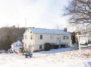 120 Amesbury St, Dracut, MA 01826