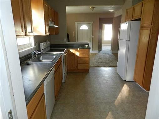 4th image of 3805 Wyandotte Ave