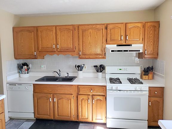 2nd image of 341 Meadowbrook Pkwy E