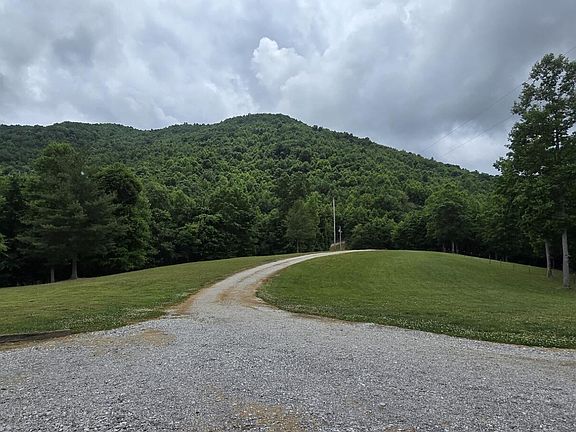 2nd image of 815 Crooked Branch Pvt Rd
