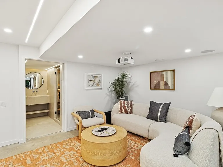 9 Banks Ct — Photo 29