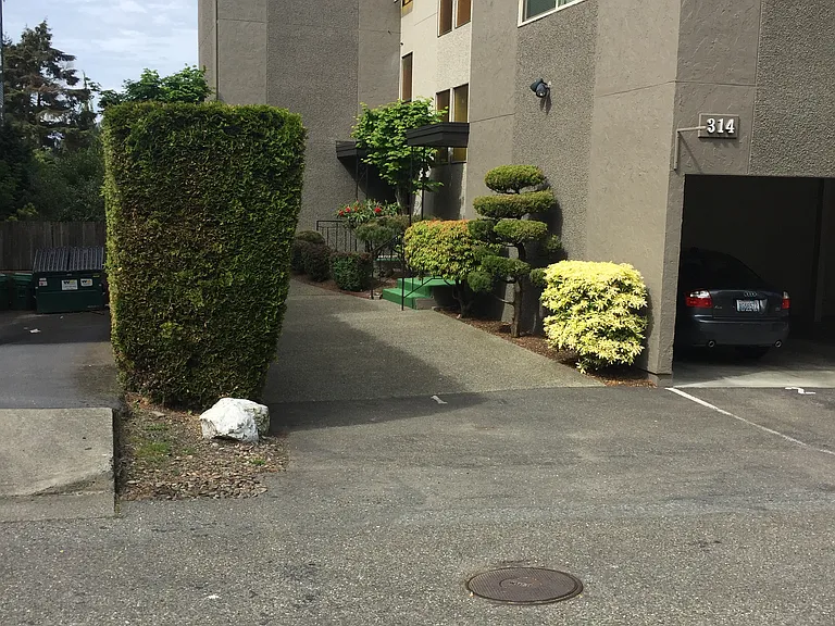 9 unit security lock building

QUIET, NO SMOKING/NO PETS