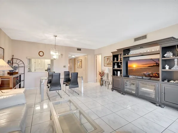 2800 N Palm Aire Dr APT 310, Pompano Beach, FL 33069