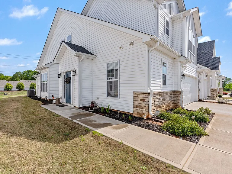 1615 Chelmsford Ct — Photo 3
