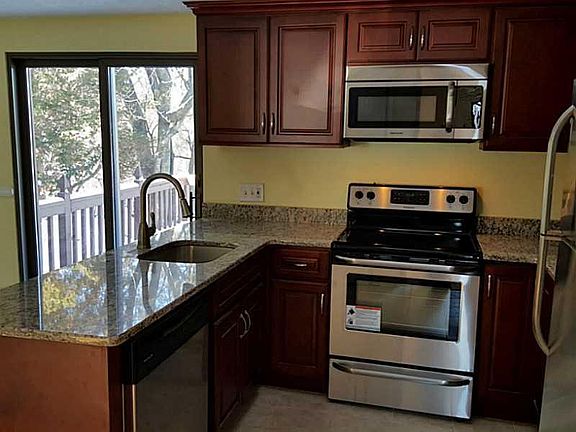 5th image of 82 Valente Dr