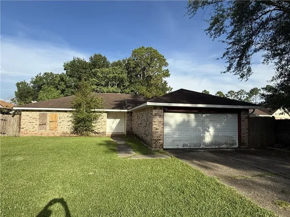 108 W Queens Dr, Slidell, LA 70458