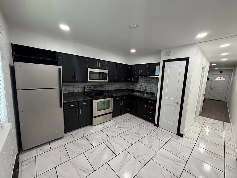 1630 Chester St — Photo 1