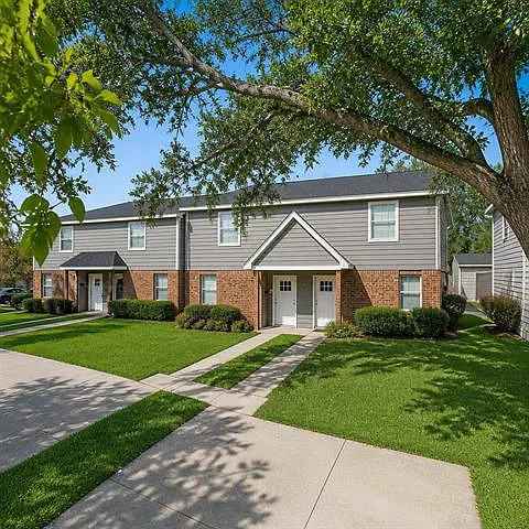 3 bed, 1.5 bath, 1337 sqft, $1,800 — Photo 1