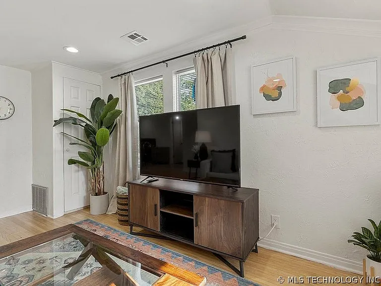 1204 S Zunis Ave #2 — Photo 8