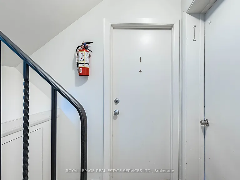 40 Emerald Cres #1 — Photo 7