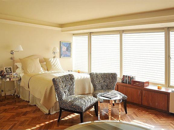5th image of 150 W 56th St APT 3509